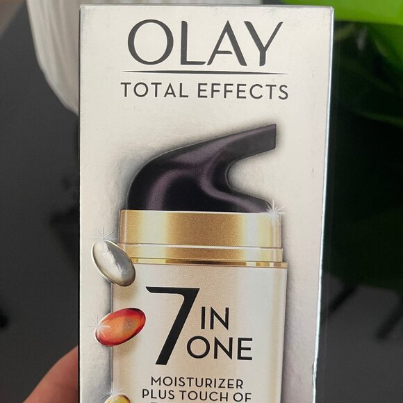 Lady of Olay Total Effects 7 in one - Picture 1 of 2